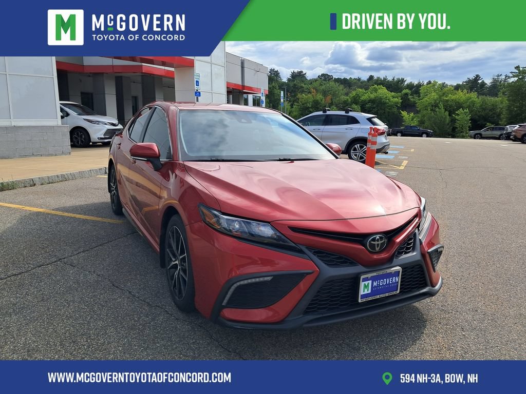 Used 2022 Toyota Camry SE w/ Convenience Package FWD image 3