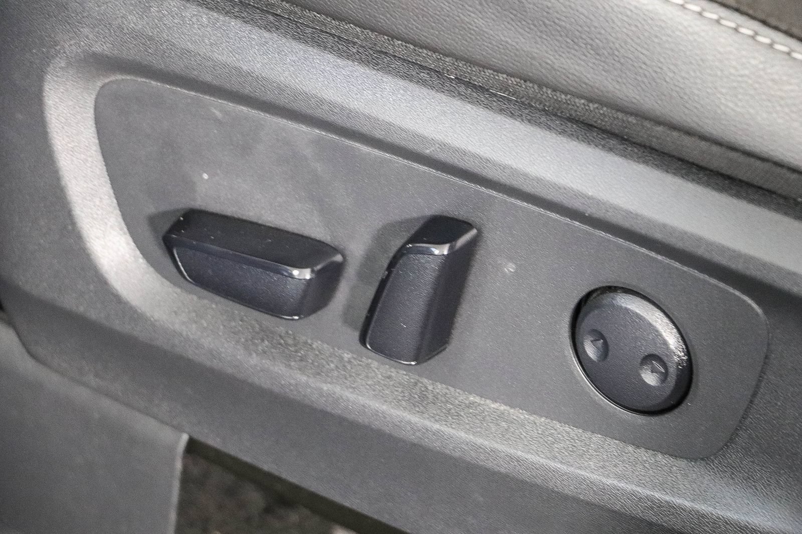 Used 2025 Nissan Pathfinder SL FWD image 20