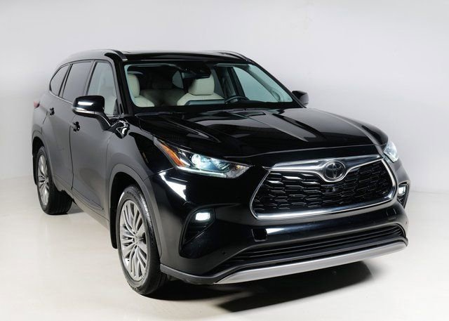 Used 2021 Toyota Highlander Platinum image 1