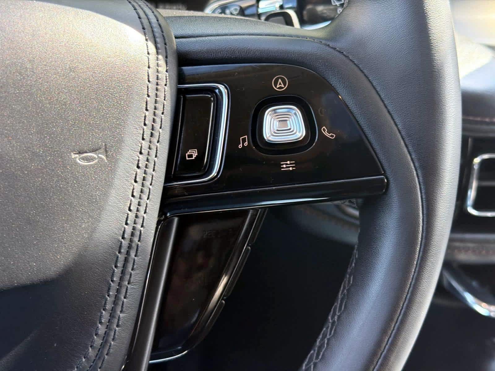 Used 2022 Lincoln Aviator AWD w/ Premium Package image 19