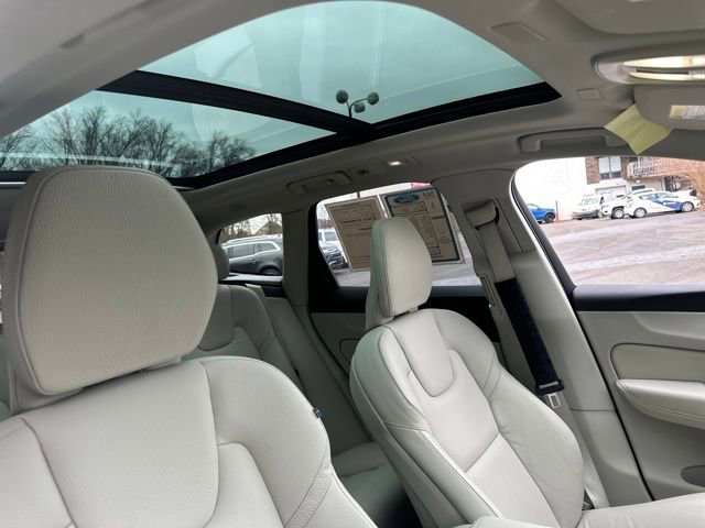 Used 2025 Volvo XC60 T8 Plus w/ Climate Package image 14