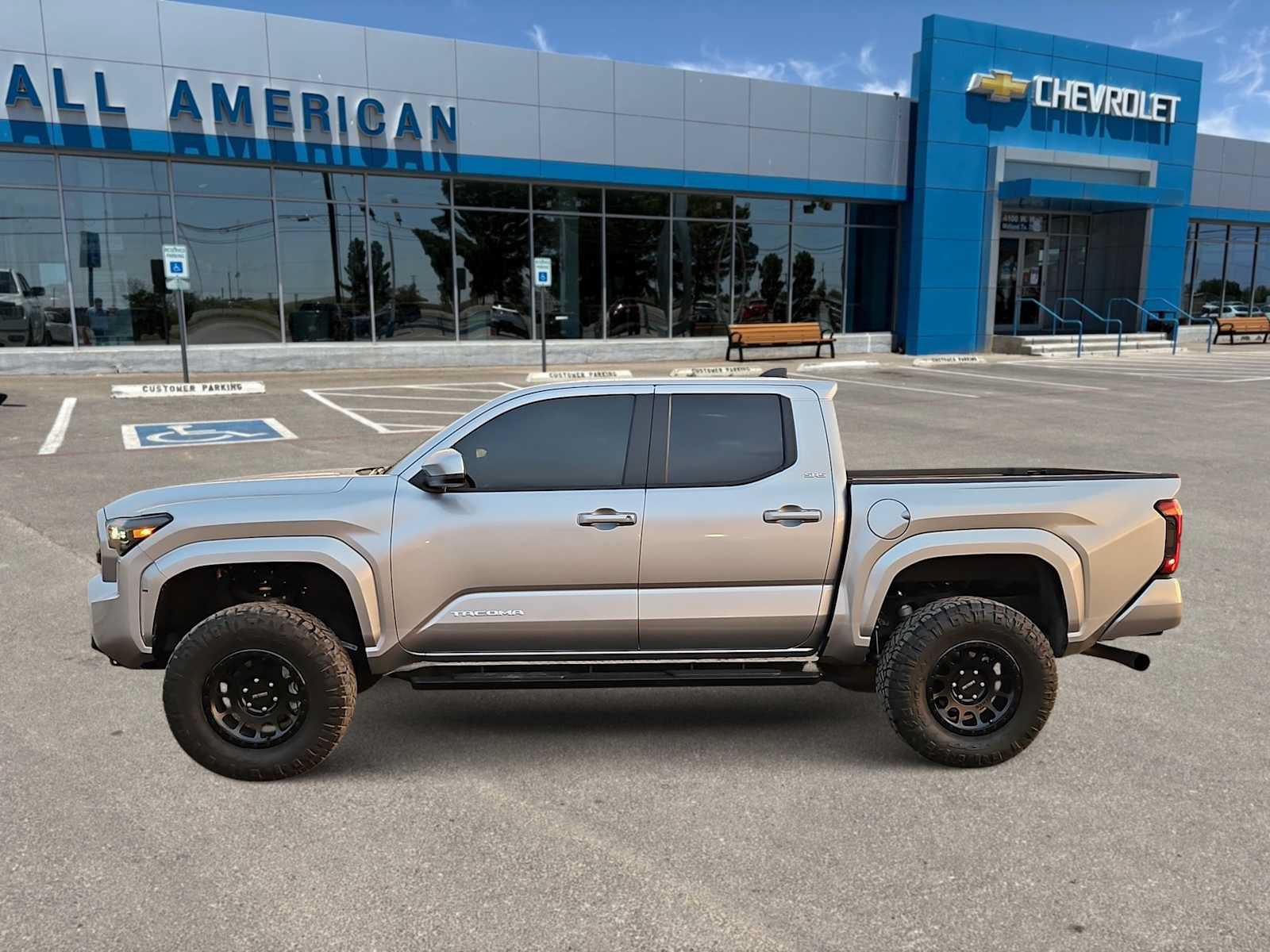 Used 2025 Toyota Tacoma SR5 AWD/4WD image 5