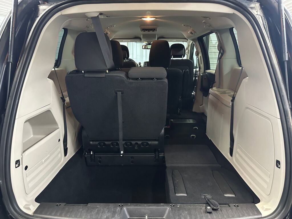 Used 2019 Dodge Grand Caravan SE image 18