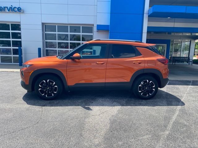 Used 2022 Chevrolet TrailBlazer LT w/ Convenience Package FWD image 2