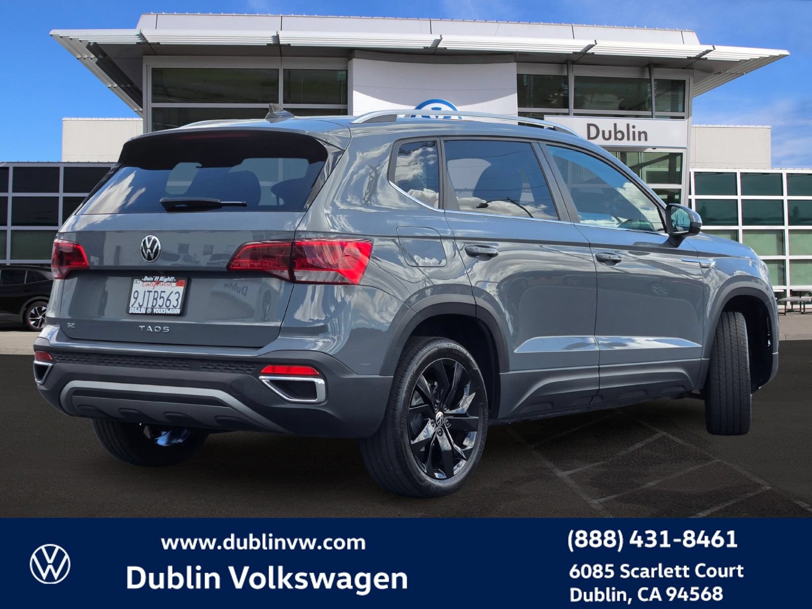 Used 2023 Volkswagen Taos SE w/ Black Wheel Package FWD image 4
