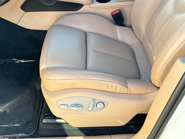 Used 2024 Porsche Macan AWD/4WD image 20