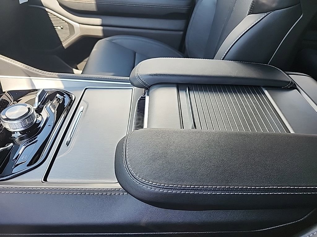 New 2025 Jeep Wagoneer L Series II image 41