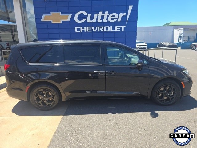 Used 2022 Chrysler Pacifica Touring-L w/ S Appearance Package image 2