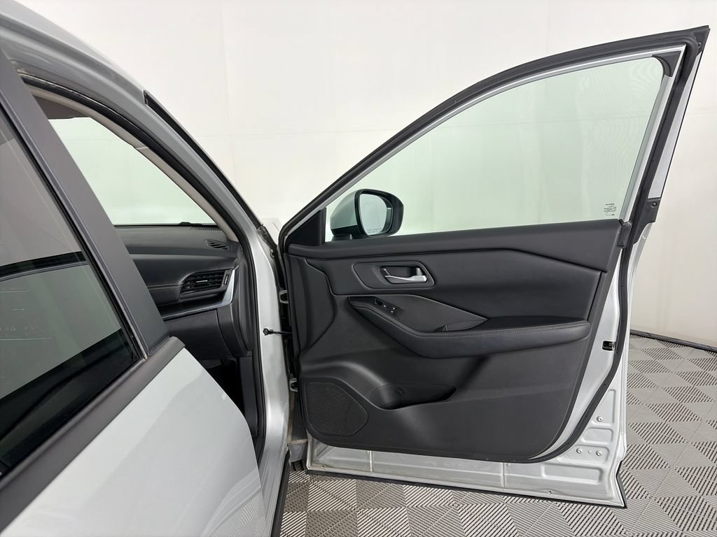 Used 2024 Nissan Rogue SV AWD/4WD image 30