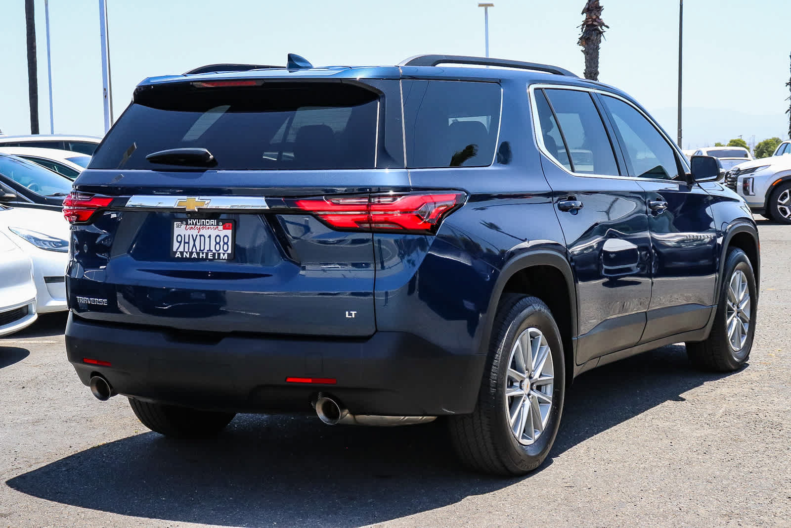 Used 2023 Chevrolet Traverse LT FWD image 7