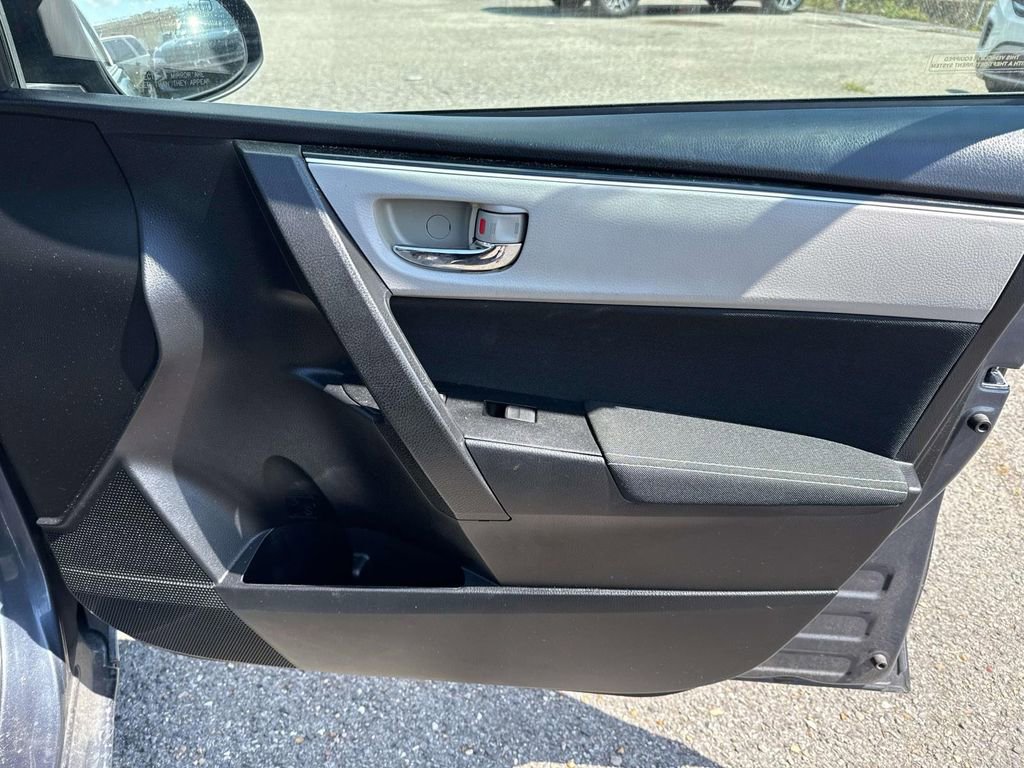 Used 2018 Toyota Corolla LE FWD image 15