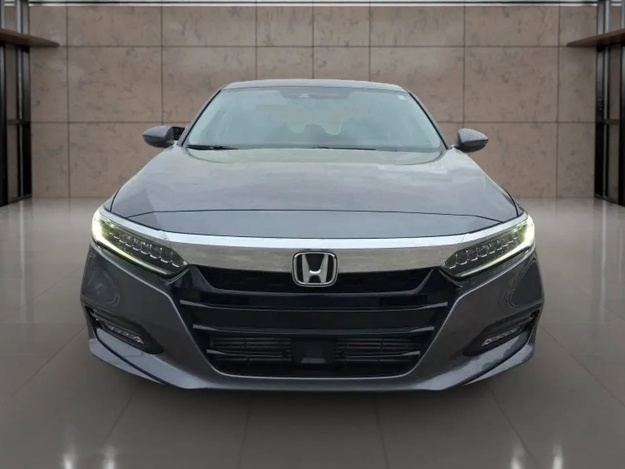 Used 2018 Honda Accord Touring image 4