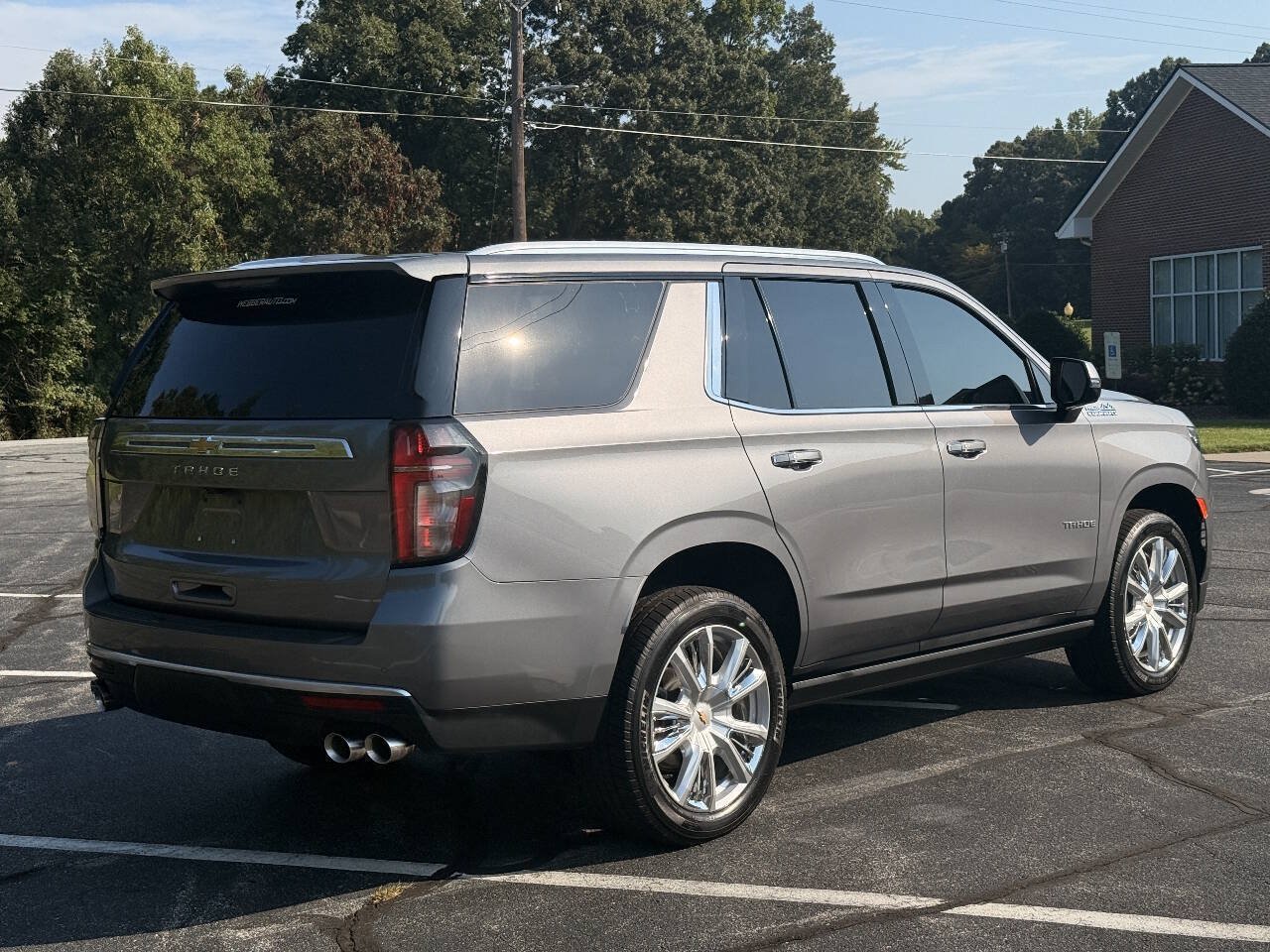 Used 2021 Chevrolet Tahoe High Country w/ Premium Package AWD/4WD image 3