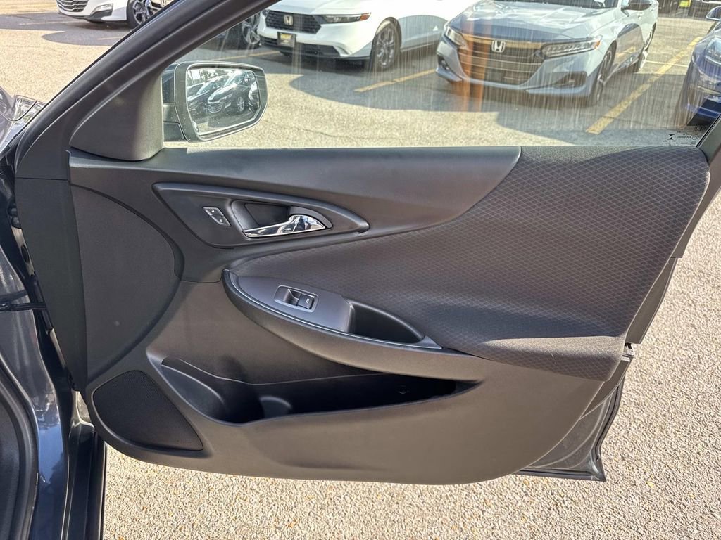 Used 2021 Chevrolet Malibu LT image 14