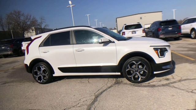 New 2025 Kia Niro EX Touring image 4