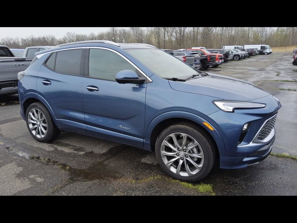 Used 2025 Buick Encore GX Avenir w/ Avenir Technology Package AWD/4WD image 2