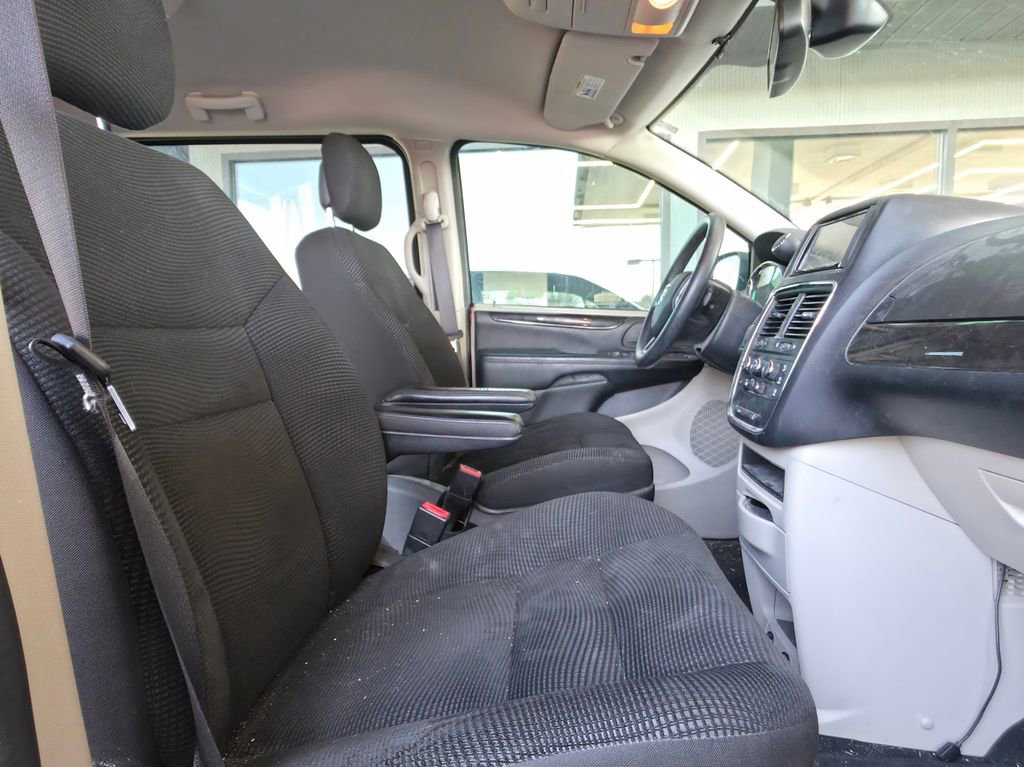 Used 2020 Dodge Grand Caravan SE FWD image 17
