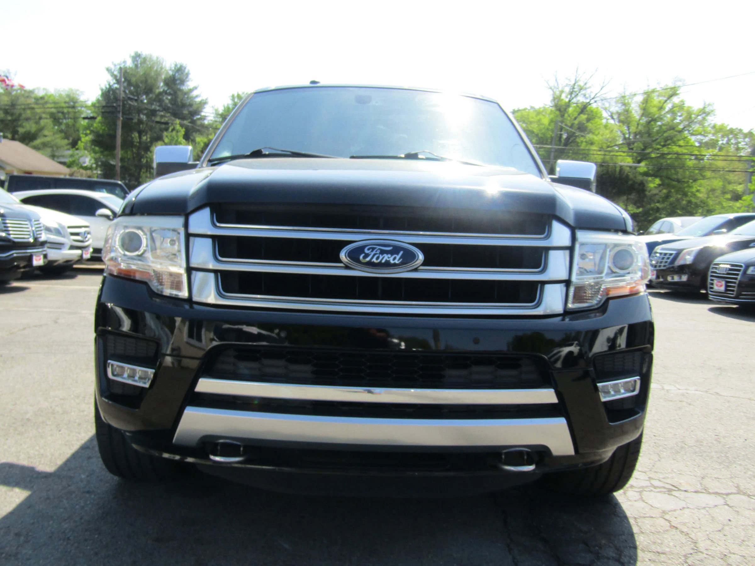 Used 2016 Ford Expedition Platinum AWD/4WD image 3