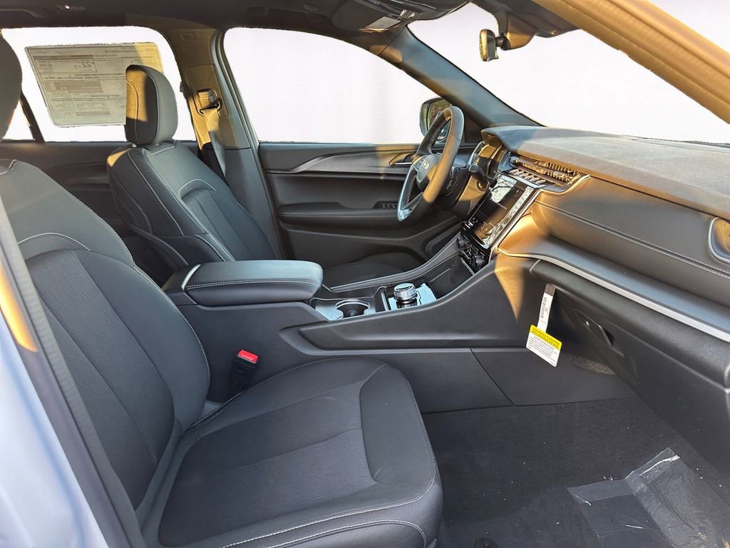 New 2025 Jeep Grand Cherokee Laredo X w/ Luxury Tech Group I image 15