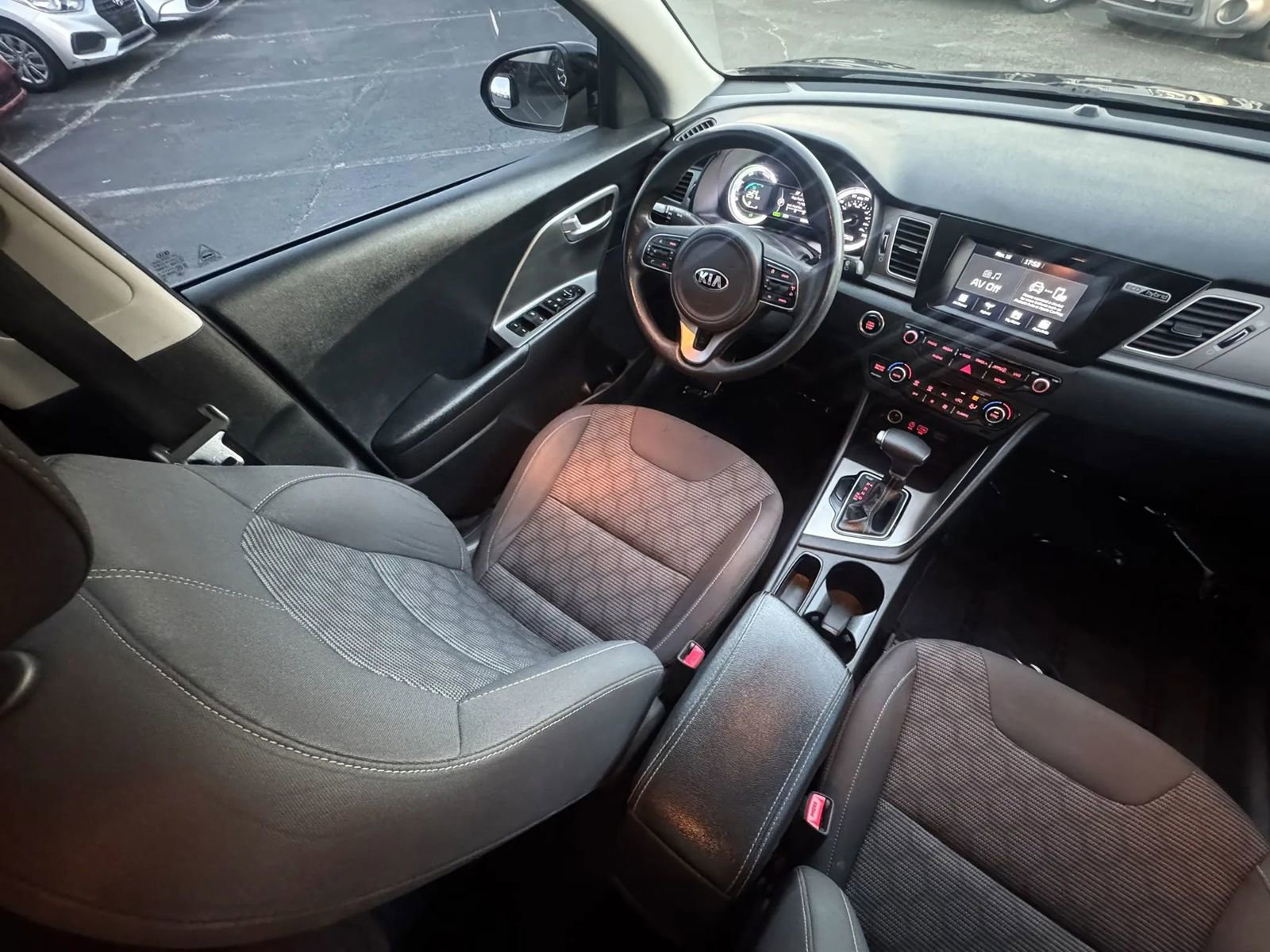Used 2019 Kia Niro LX image 24