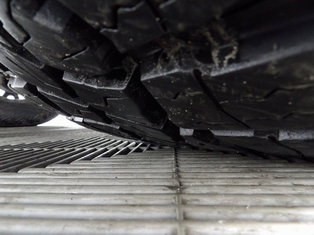 Used 2025 GMC Sierra 2500 AT4X image 8