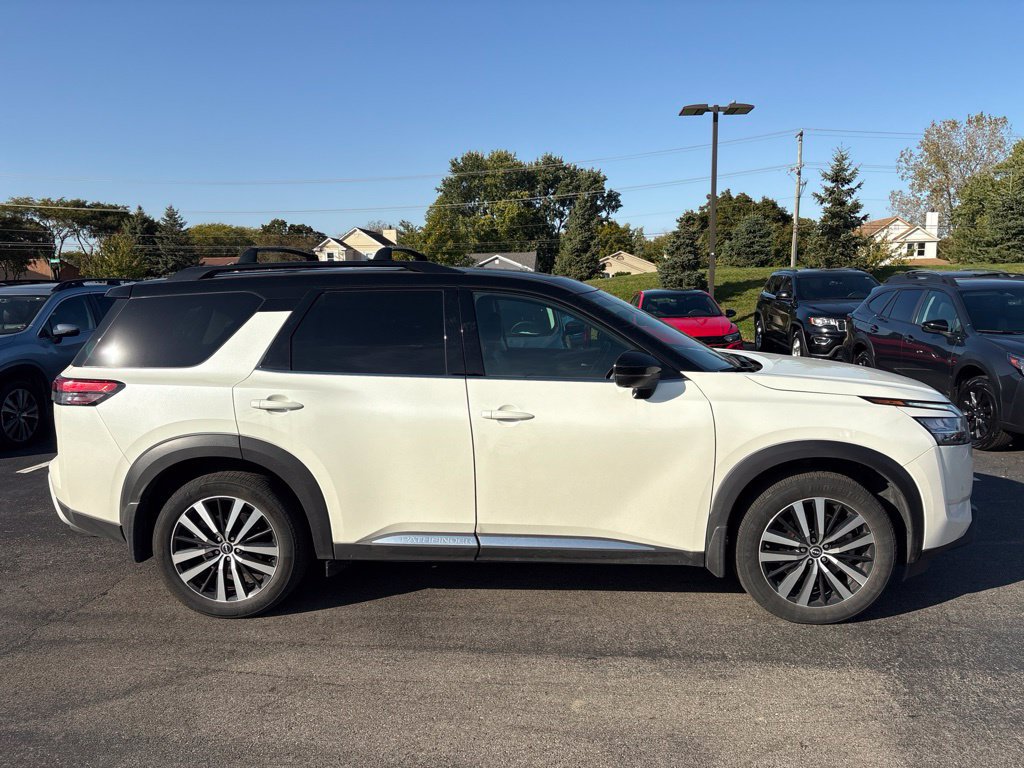 Used 2023 Nissan Pathfinder Platinum w/ Cargo Package AWD/4WD image 2