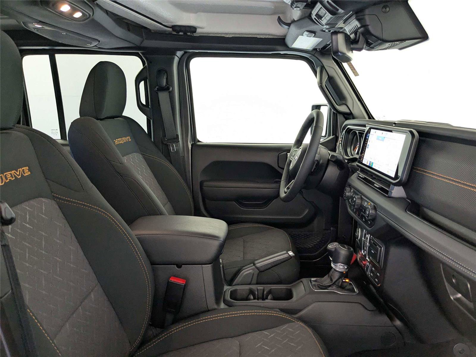 Used 2025 Jeep Gladiator Mojave w/ Convenience Group AWD/4WD image 31