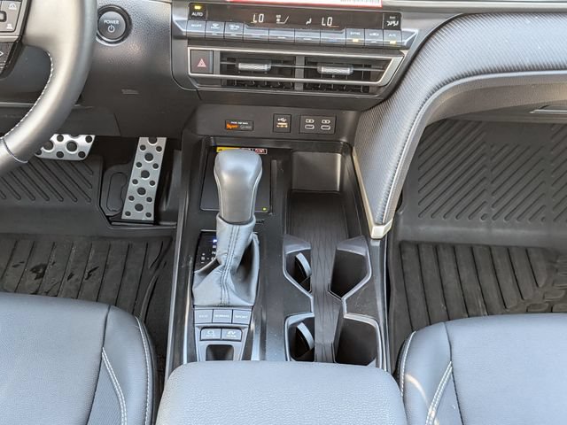 Used 2026 Toyota Camry SE AWD/4WD image 17