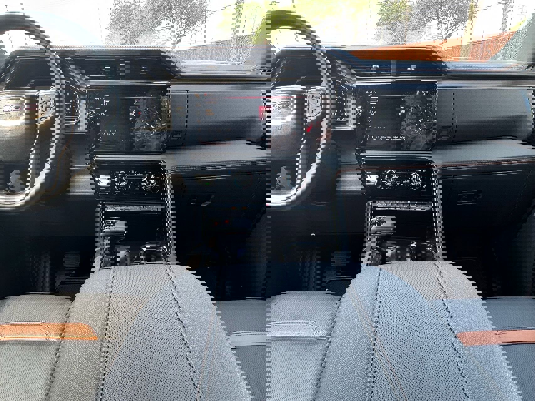 Used 2024 GMC Sierra 1500 AT4 w/ AT4 Premium Package image 28