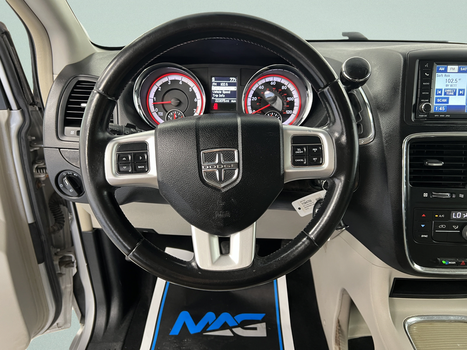 Used 2011 Dodge Grand Caravan Crew w/ Entertainment Group 1 FWD image 20