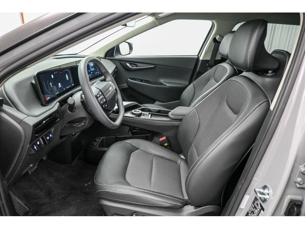 Used 2025 Kia EV6 Light w/ Light LR Technology Package image 17