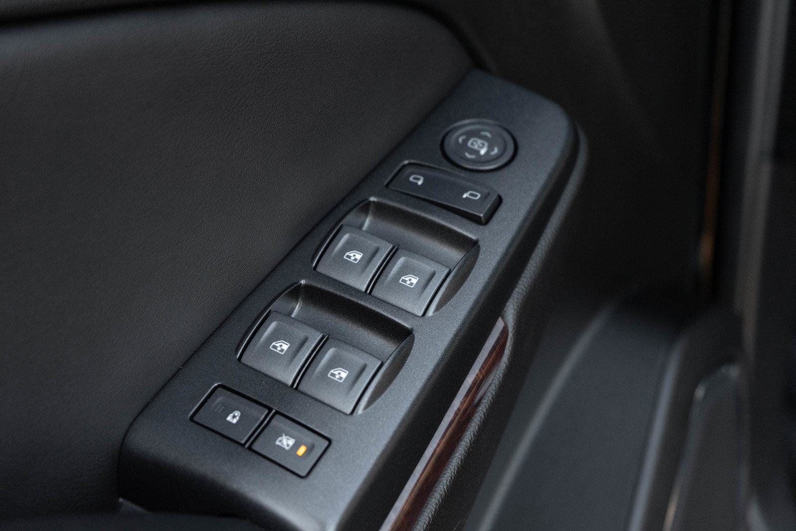 Used 2020 GMC Yukon SLE w/ SLE Value Package image 18