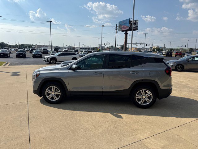Used 2024 GMC Terrain SLE image 6