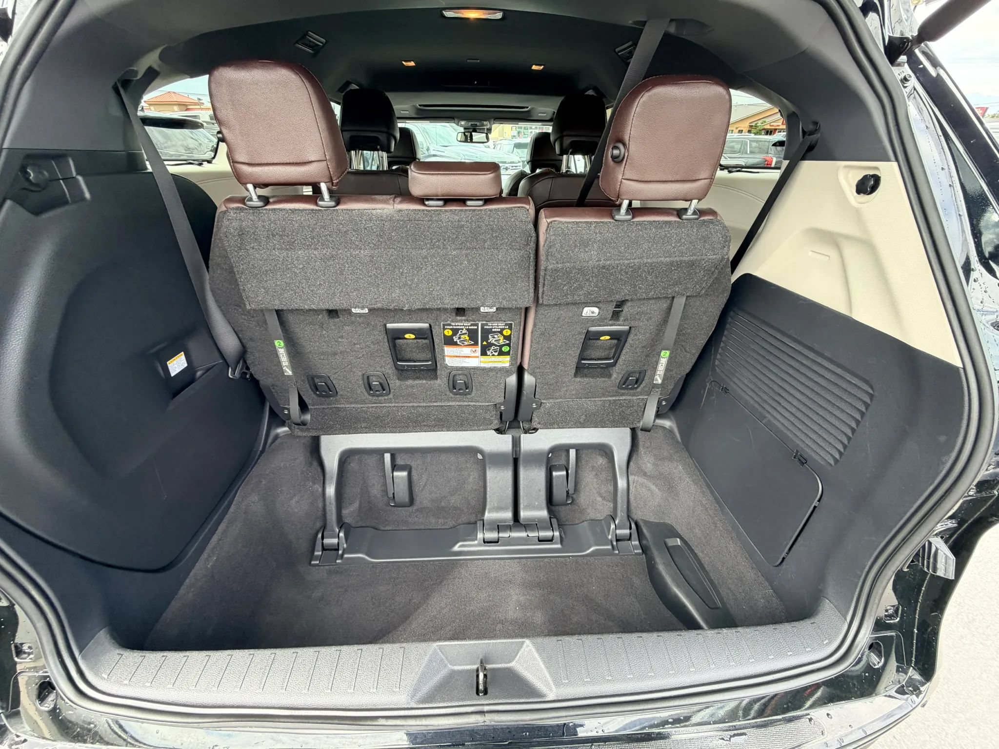 Used 2024 Toyota Sienna Platinum FWD image 28