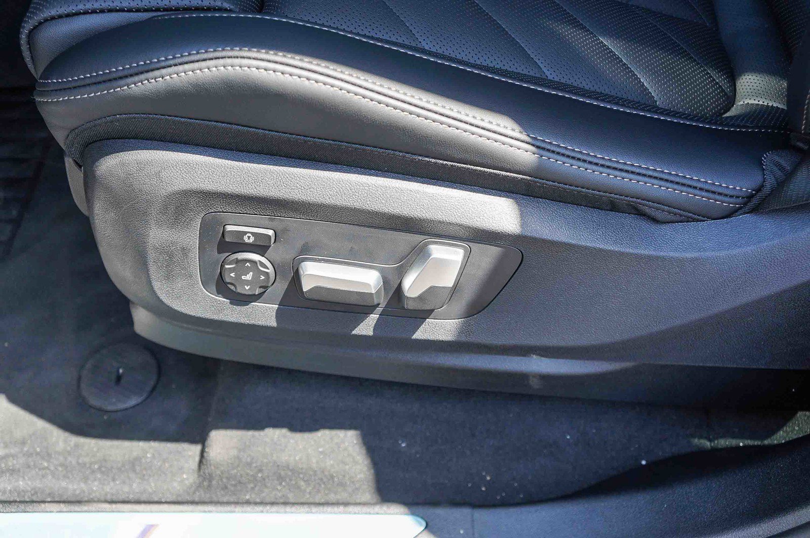 New 2026 BMW X5 sDrive40i w/ M Sport Package image 24