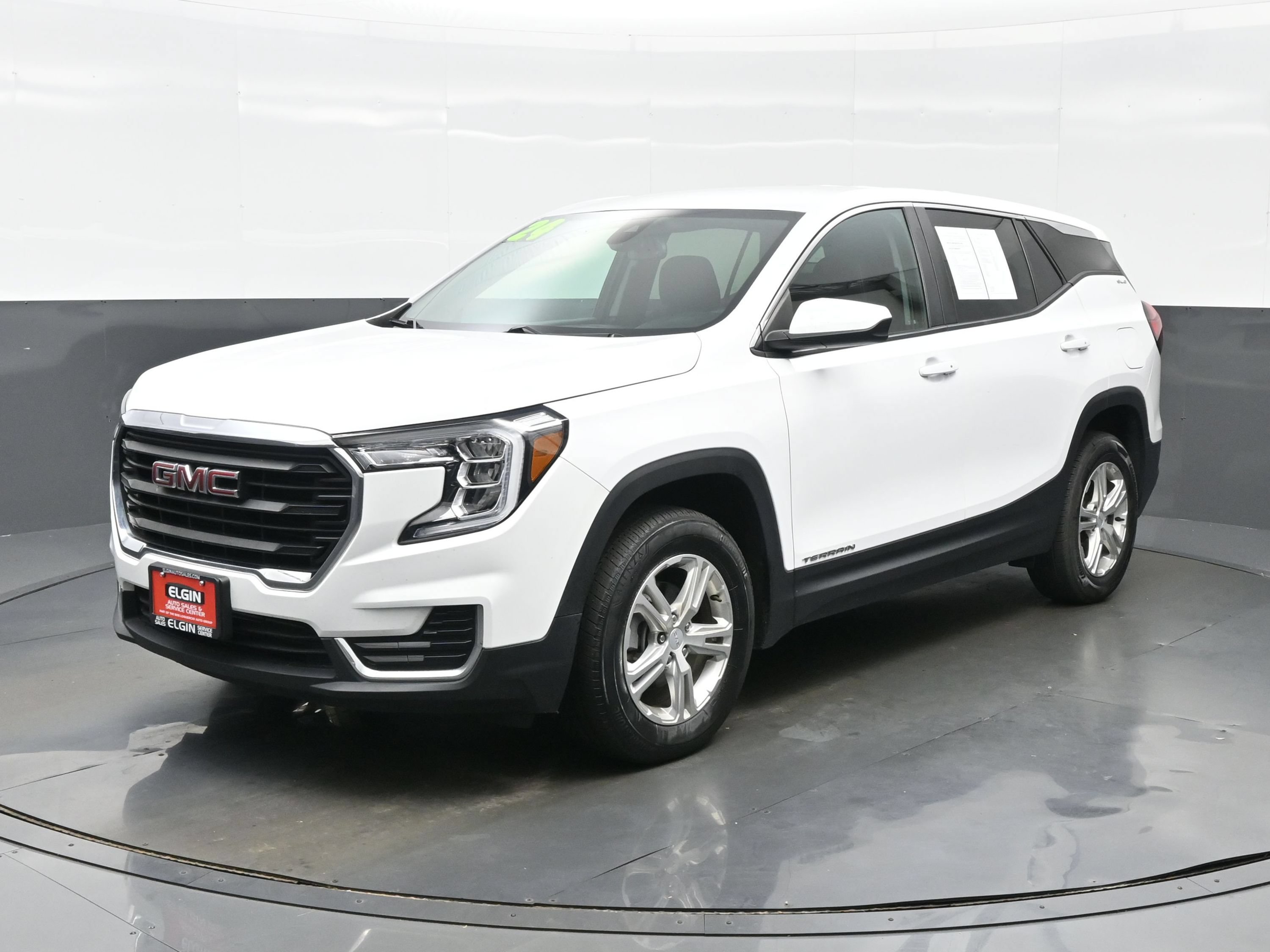 Used 2024 GMC Terrain SLE AWD/4WD image 2