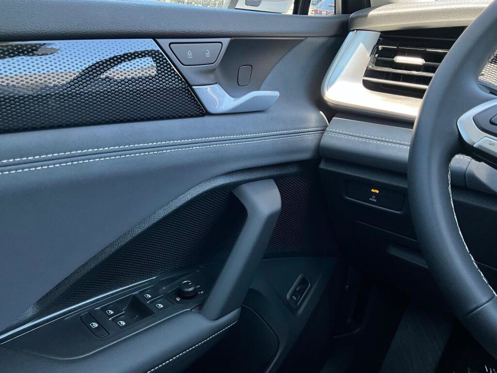 New 2026 Volkswagen Tiguan SE AWD/4WD image 23
