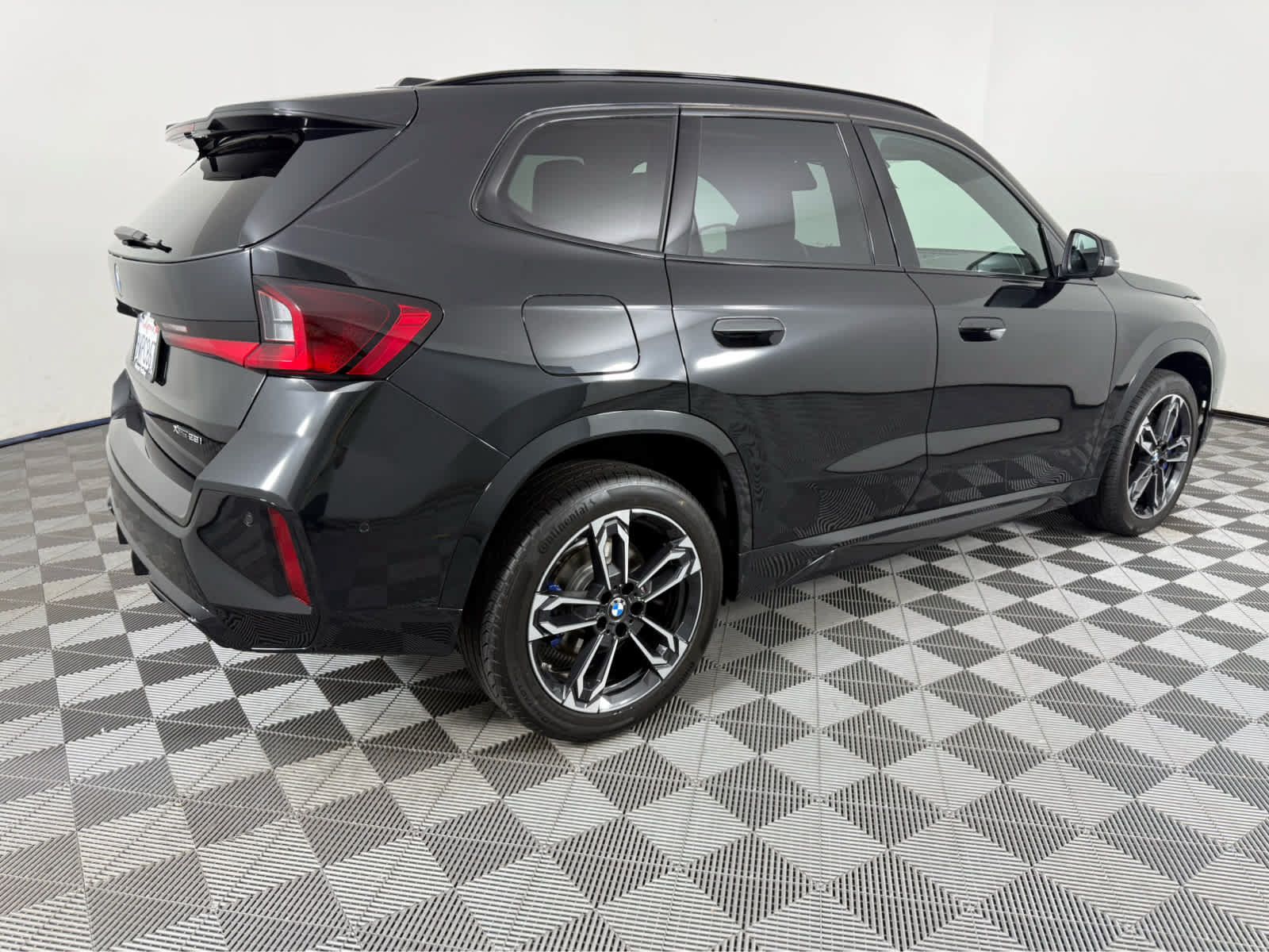 Used 2025 BMW X1 xDrive28i w/ Premium Package AWD/4WD image 3
