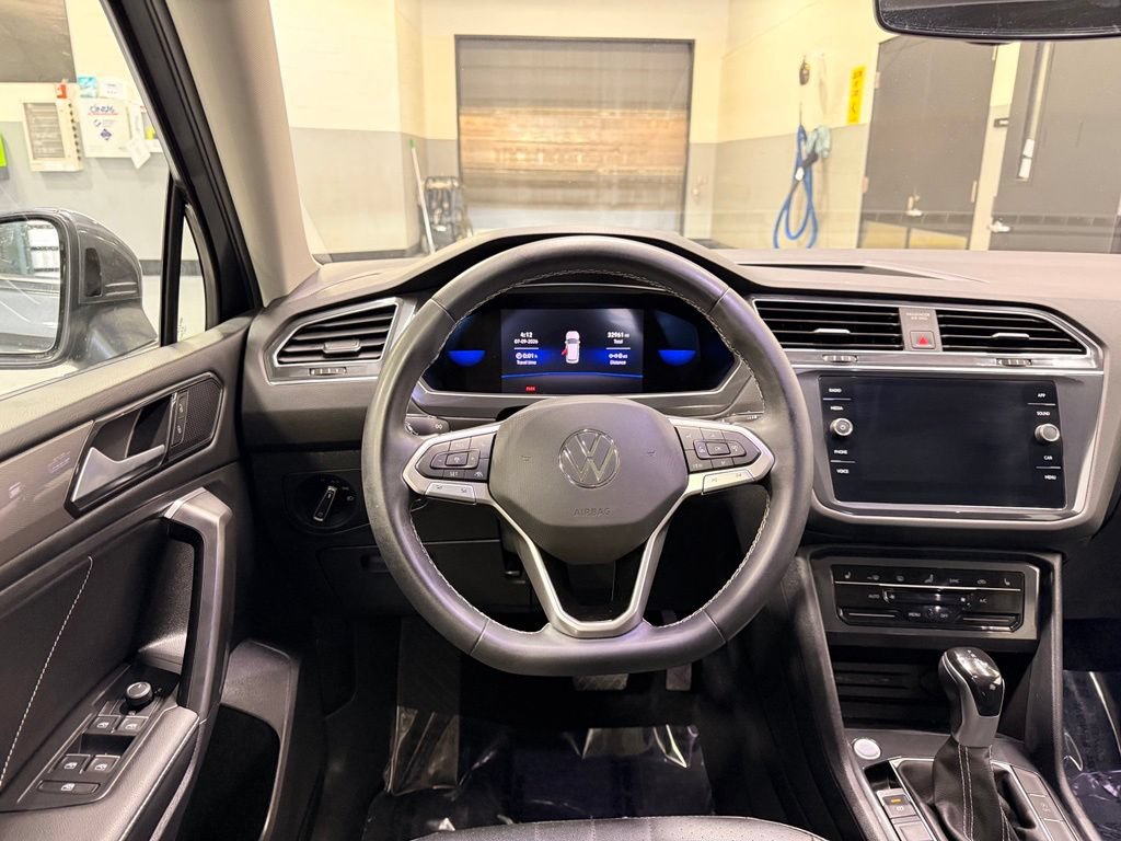 Used 2023 Volkswagen Tiguan SE w/ Panoramic Sunroof Package AWD/4WD image 23