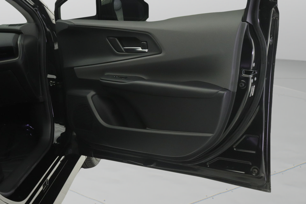 Used 2024 Toyota Prius XLE FWD image 21