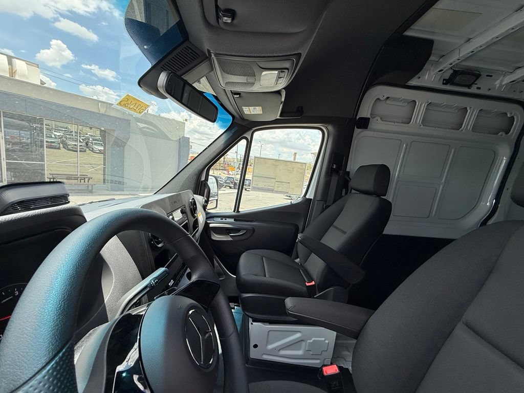 Used 2026 Mercedes-Benz Sprinter 2500 image 14