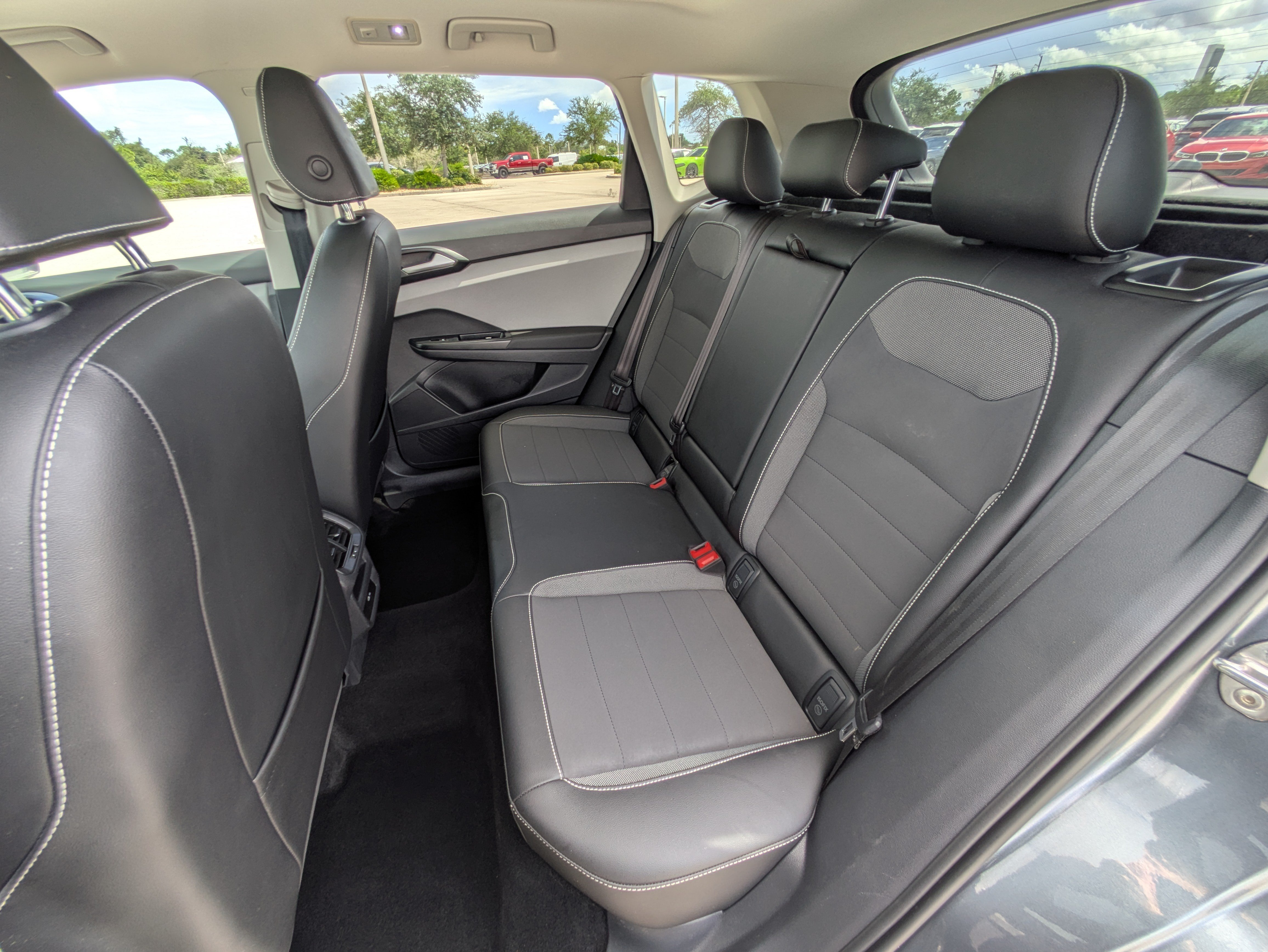 Used 2022 Volkswagen Taos SE w/ Panoramic Sunroof Package FWD image 14