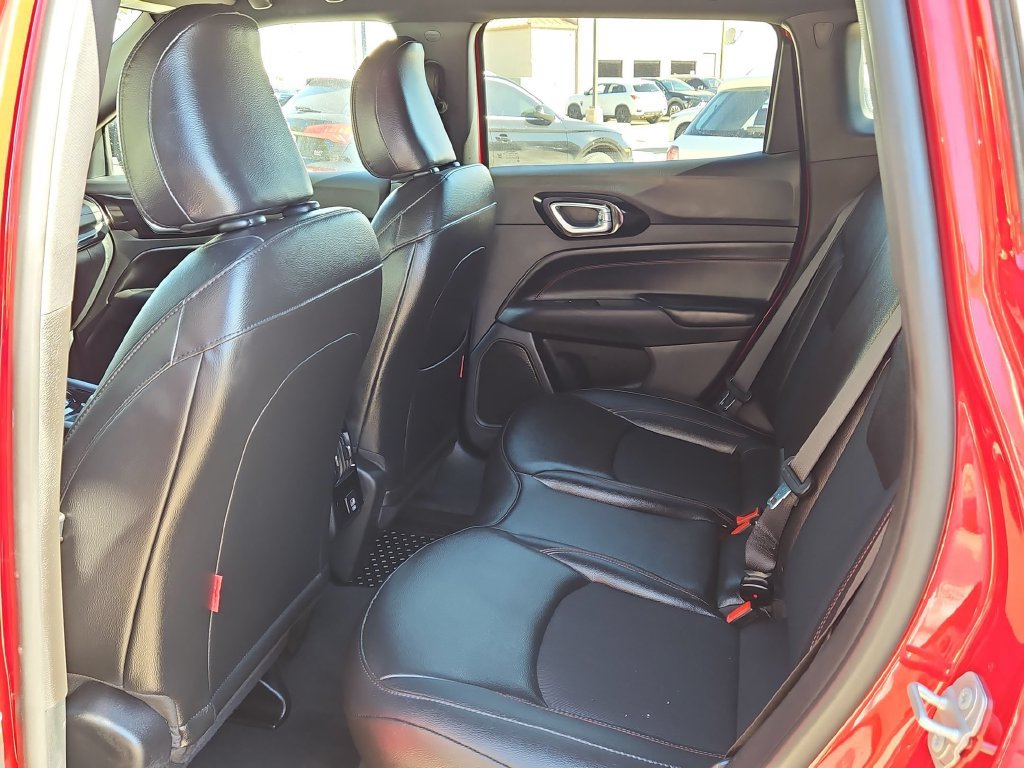 Used 2025 Jeep Compass Trailhawk AWD/4WD image 28
