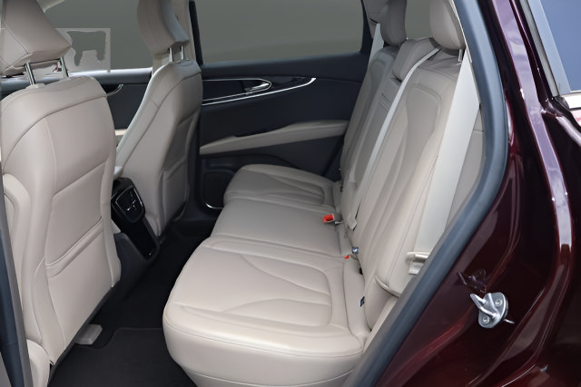 Used 2022 Lincoln Nautilus FWD w/ Premium Package image 15
