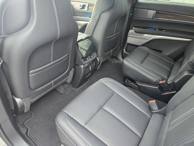 New 2027 Cadillac Vistiq Luxury AWD/4WD image 14