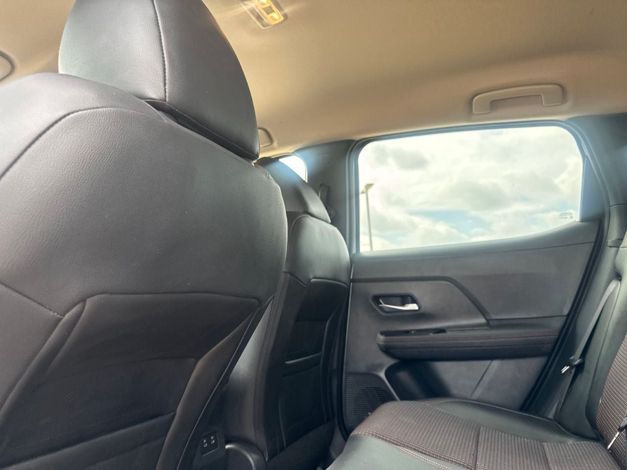 Certified 2025 Nissan Kicks SR FWD image 36