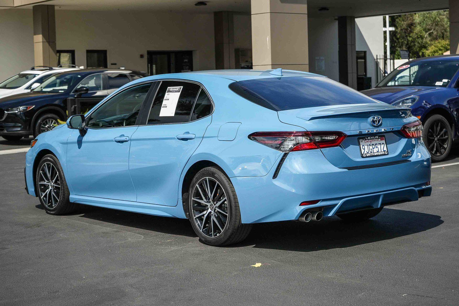Used 2024 Toyota Camry SE w/ Cold Weather Package FWD image 4