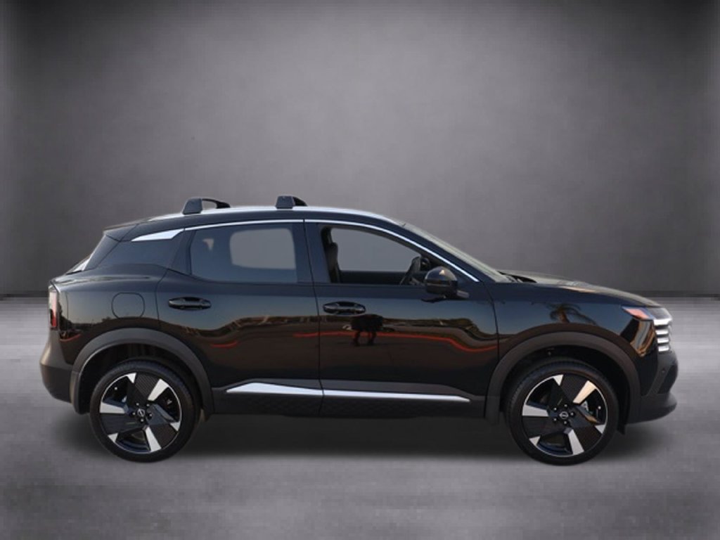 New 2025 Nissan Kicks SR FWD image 3