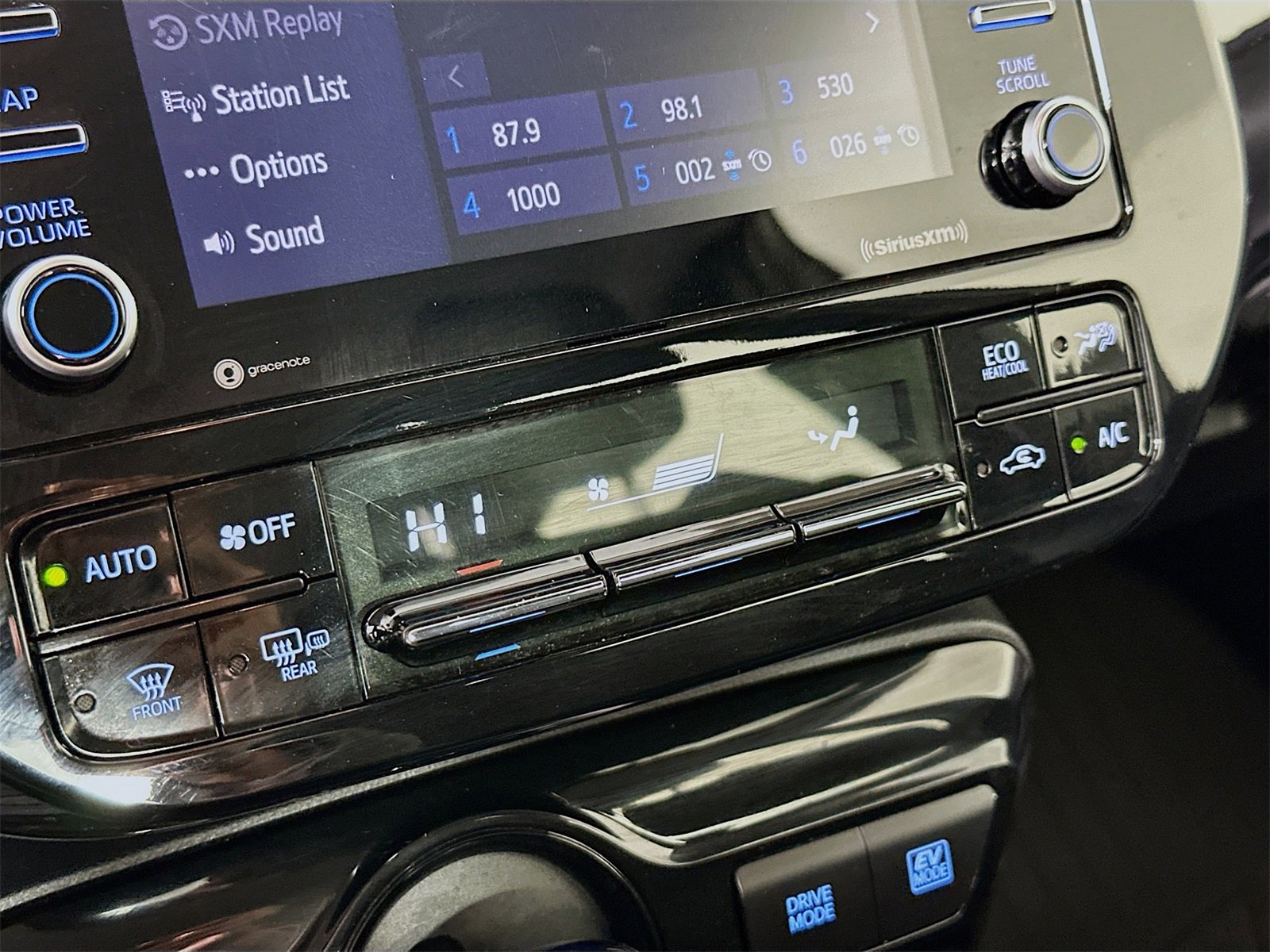 Used 2021 Toyota Prius LE image 15