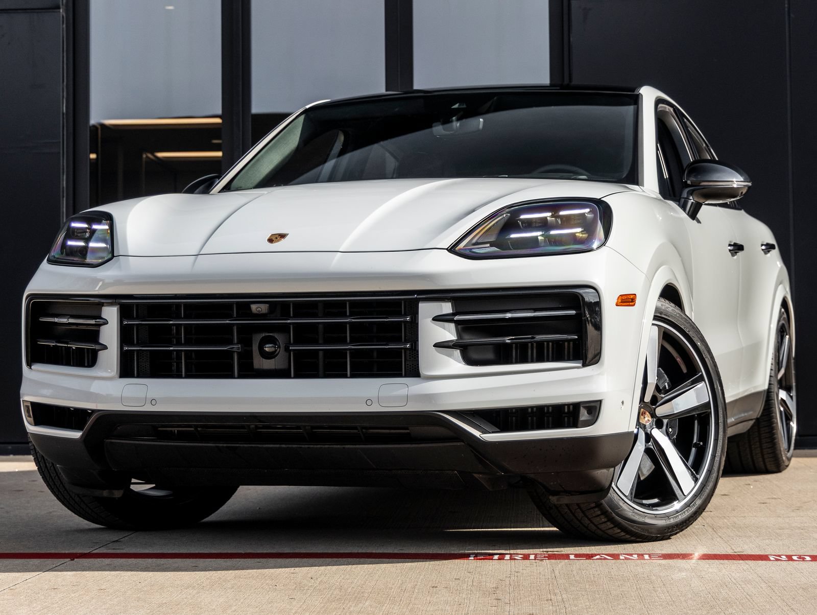 Certified 2025 Porsche Cayenne S AWD/4WD image 1